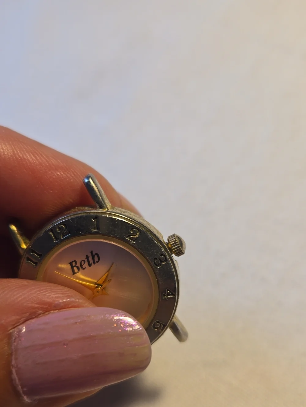 Watch Head - Name BETH ON IT. GOLD 8N COL8R